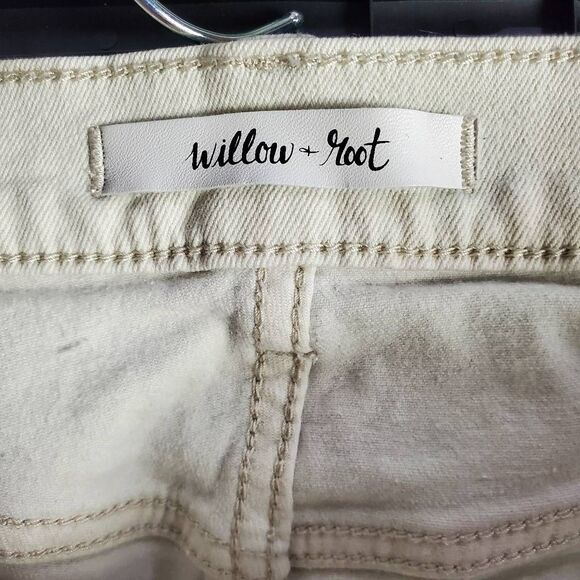 Willow & Root Women’s White Denim Cutoff Shorts Size Large Raw Hem - Picture 3 of 6